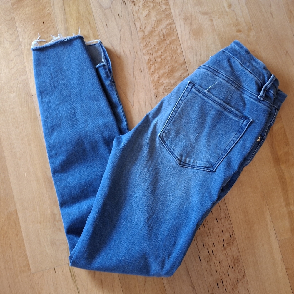 Good American Skinny Jeans in Medium Blue Wash